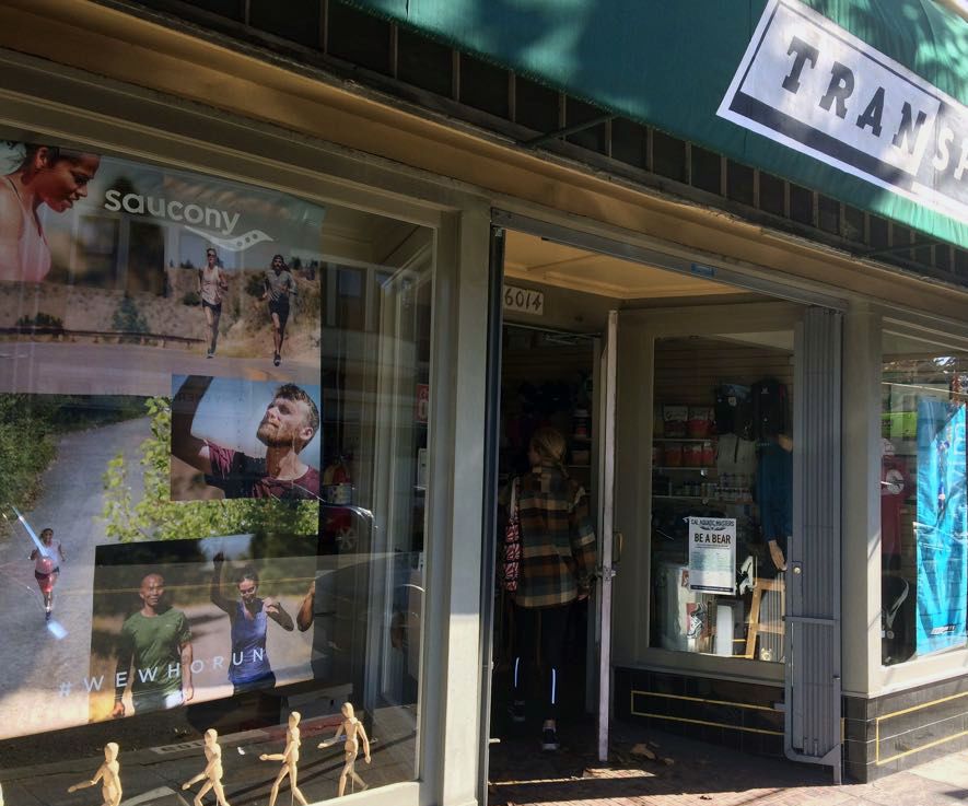 Runners Pull Santa's Sleigh