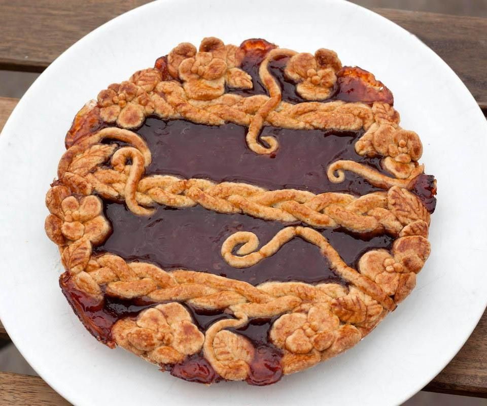 Linzer Pie With Decorative Crust
