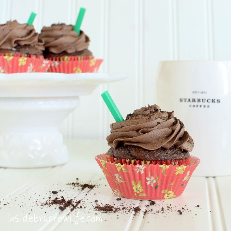 Mocha Cookie Crumble Cupcakes