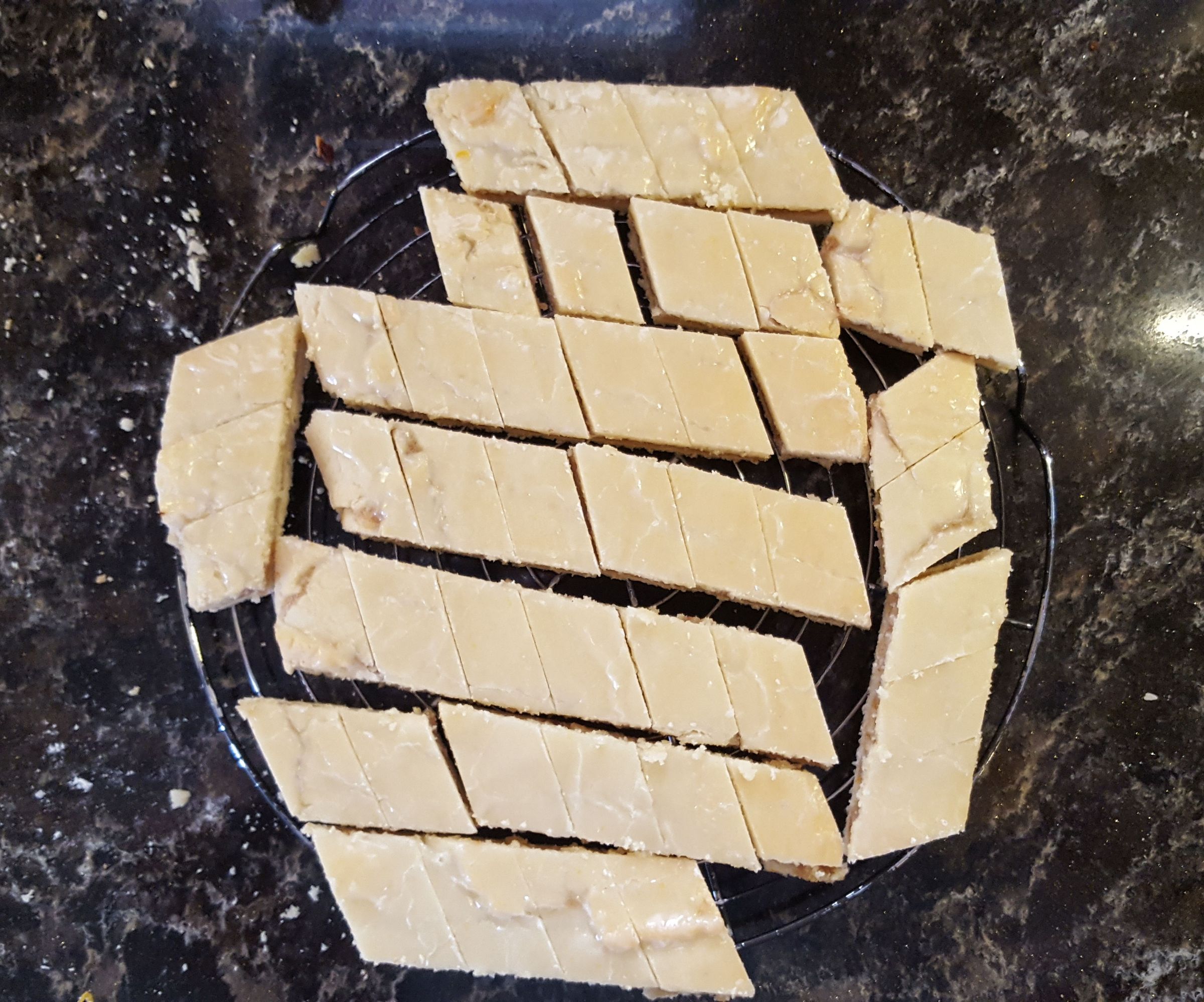 Crumbly Almond Orange Cookies 