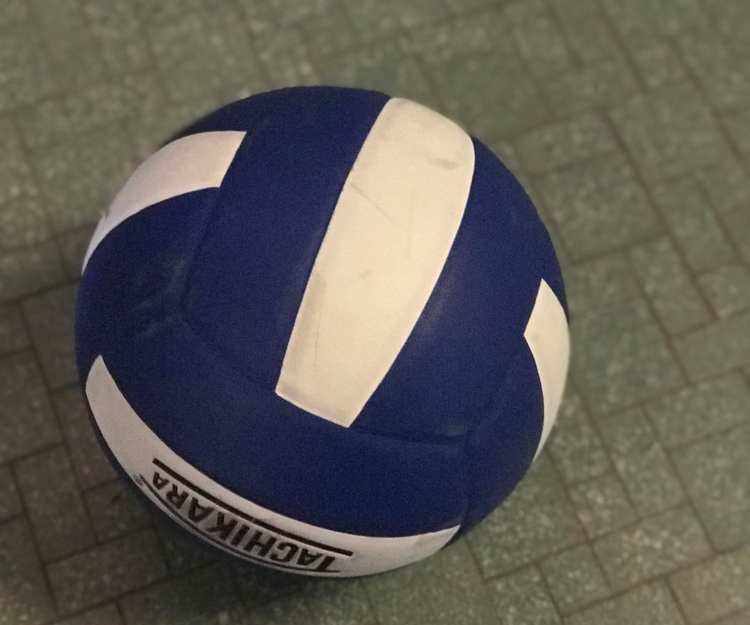 How to Do a Roll Dive in Volleyball (for Experienced Players)