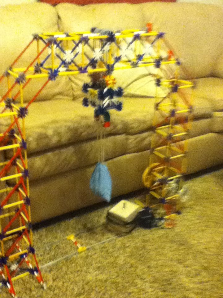 Previous Worlds Strongest Kne'x Crane, Lifts 13lbs!