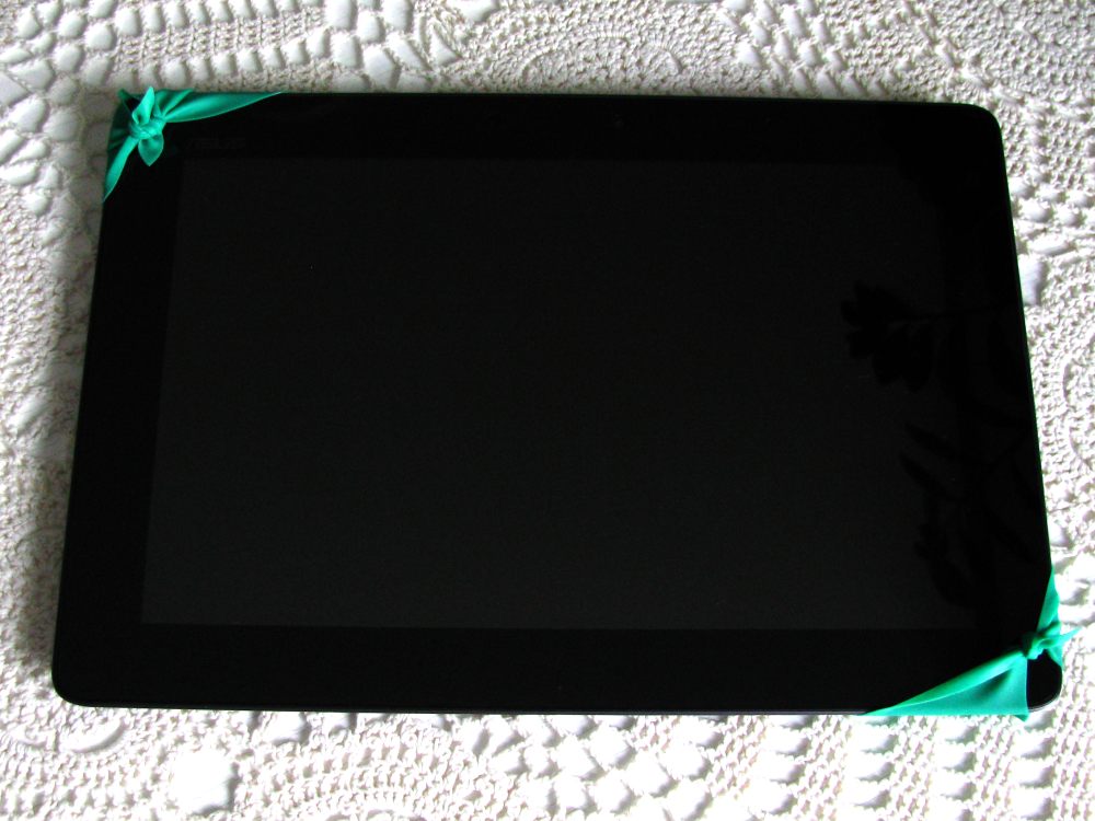 One hand tablet holder