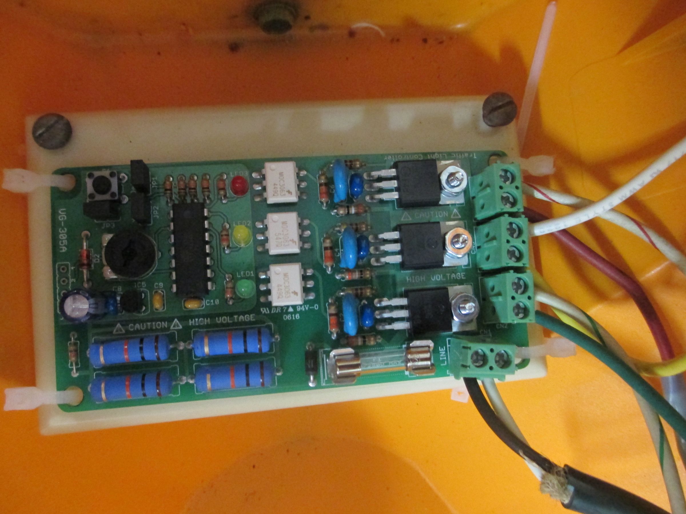 Traffic Light Control Mount and 120 VAC Connections 7 Steps (with