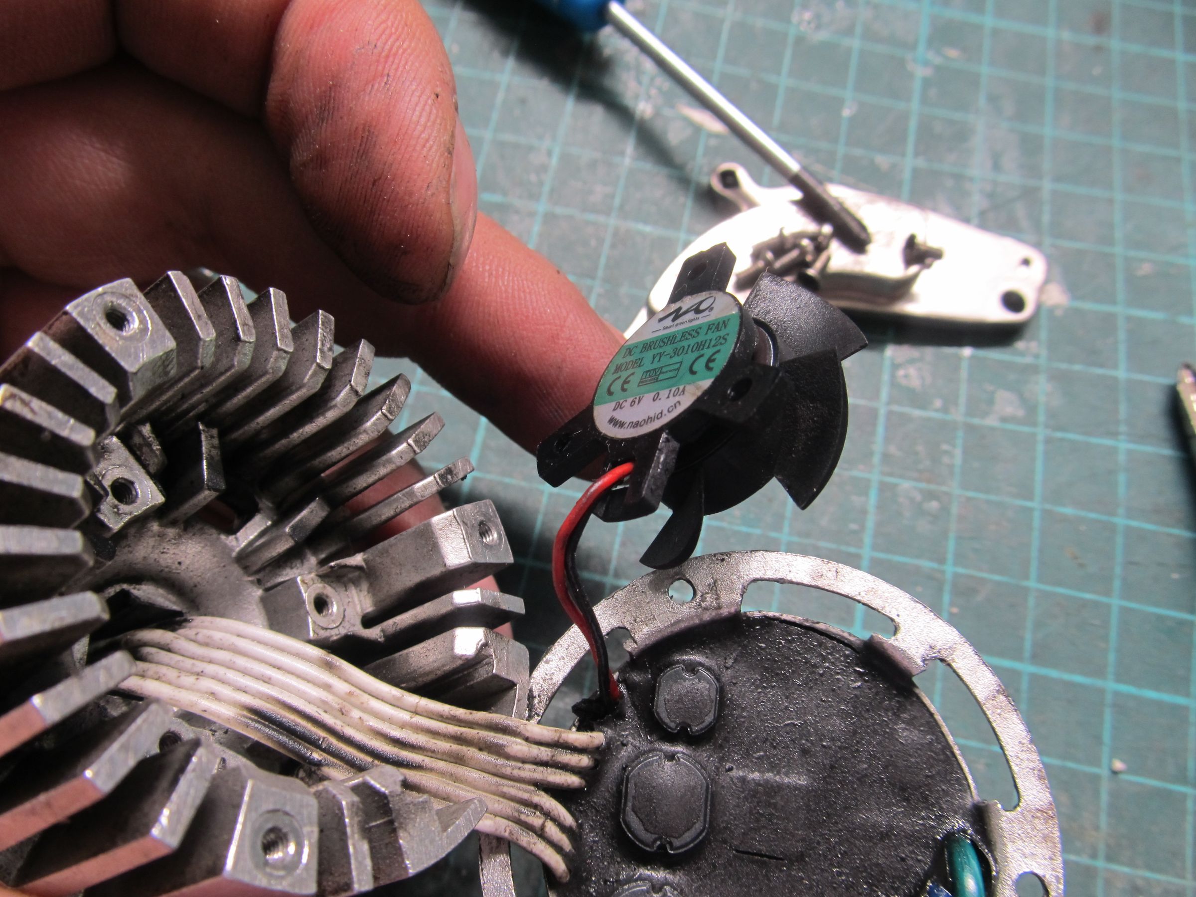 Reviving a Squeaky or Jammed Fan 12 Steps (with Pictures) Instructables