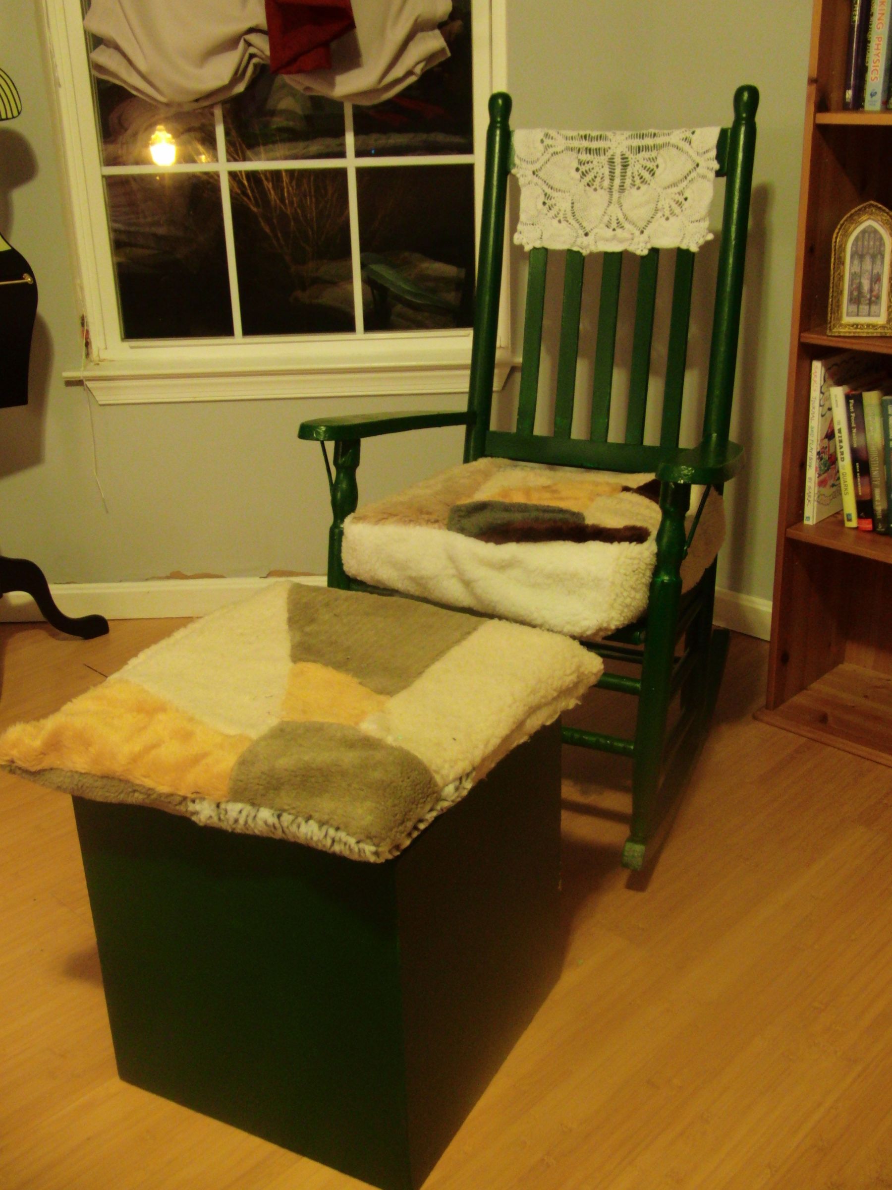 How to Refurbish a Rocking Chair With Left Over Fabric 7 Steps