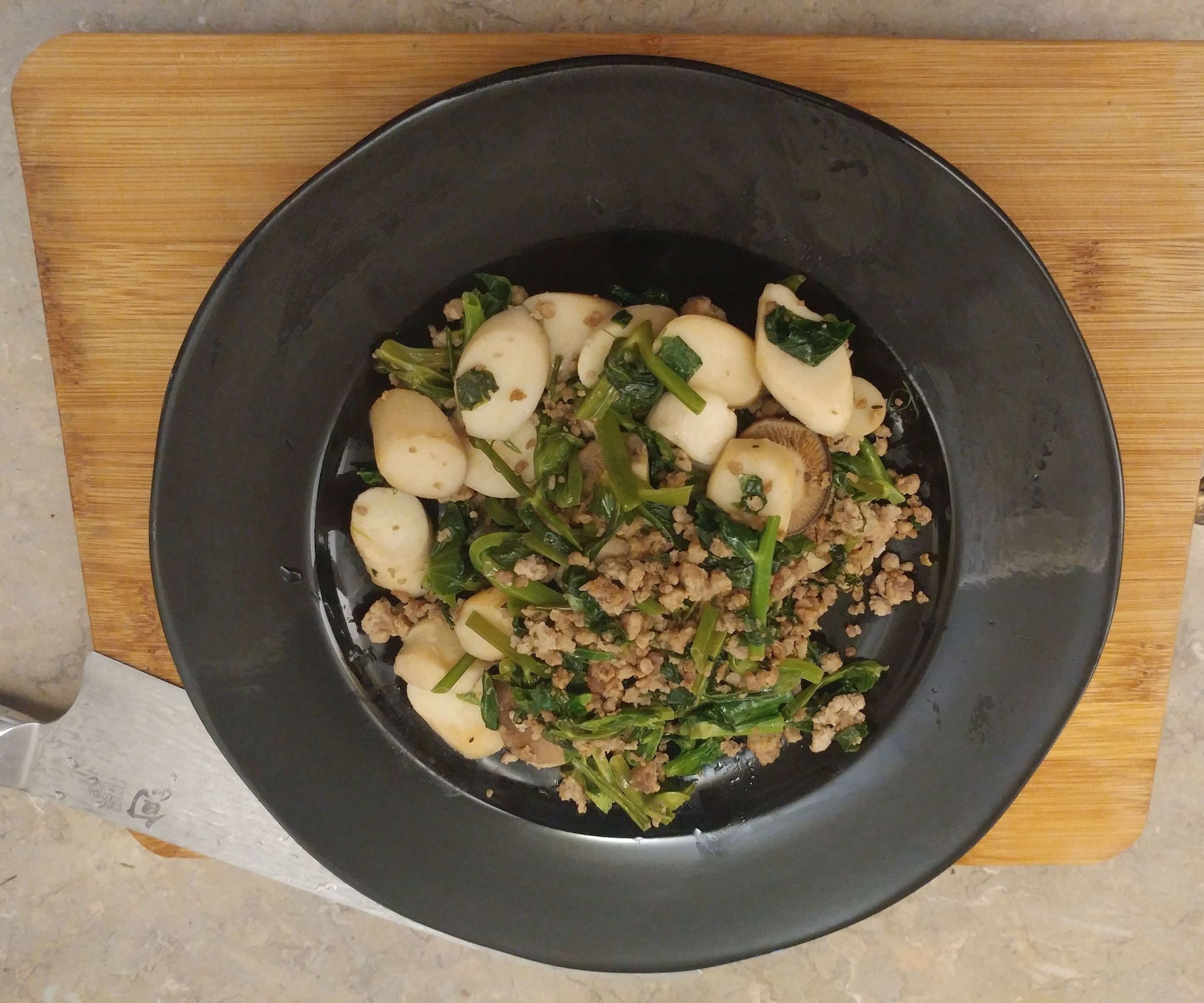 Mung Bean Leaves and Oyster Mushrooms (with Optional Minced Meat)