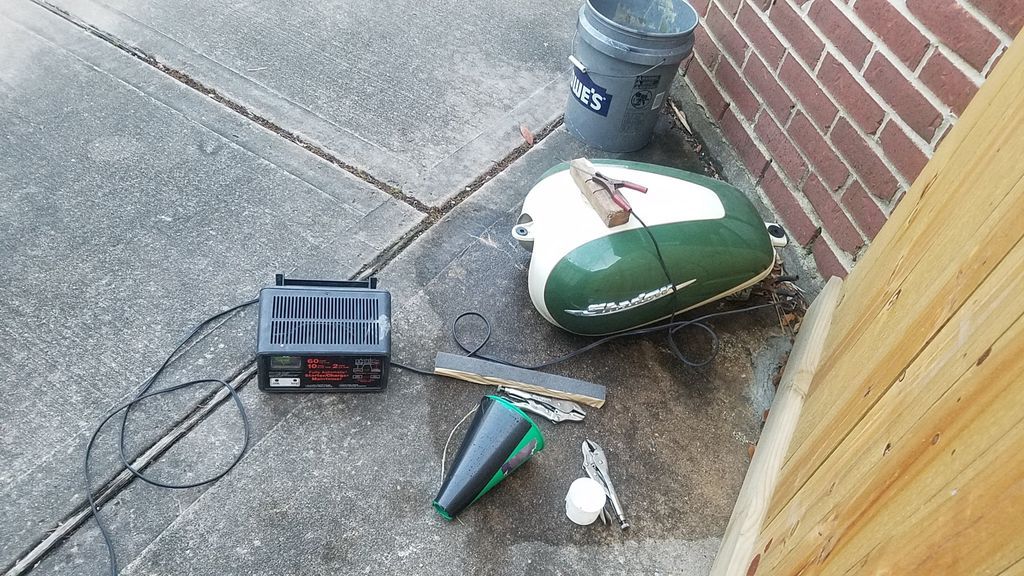 Electrolytic Rust Removal From a Motorcycle Gas Tank 5 Steps (with