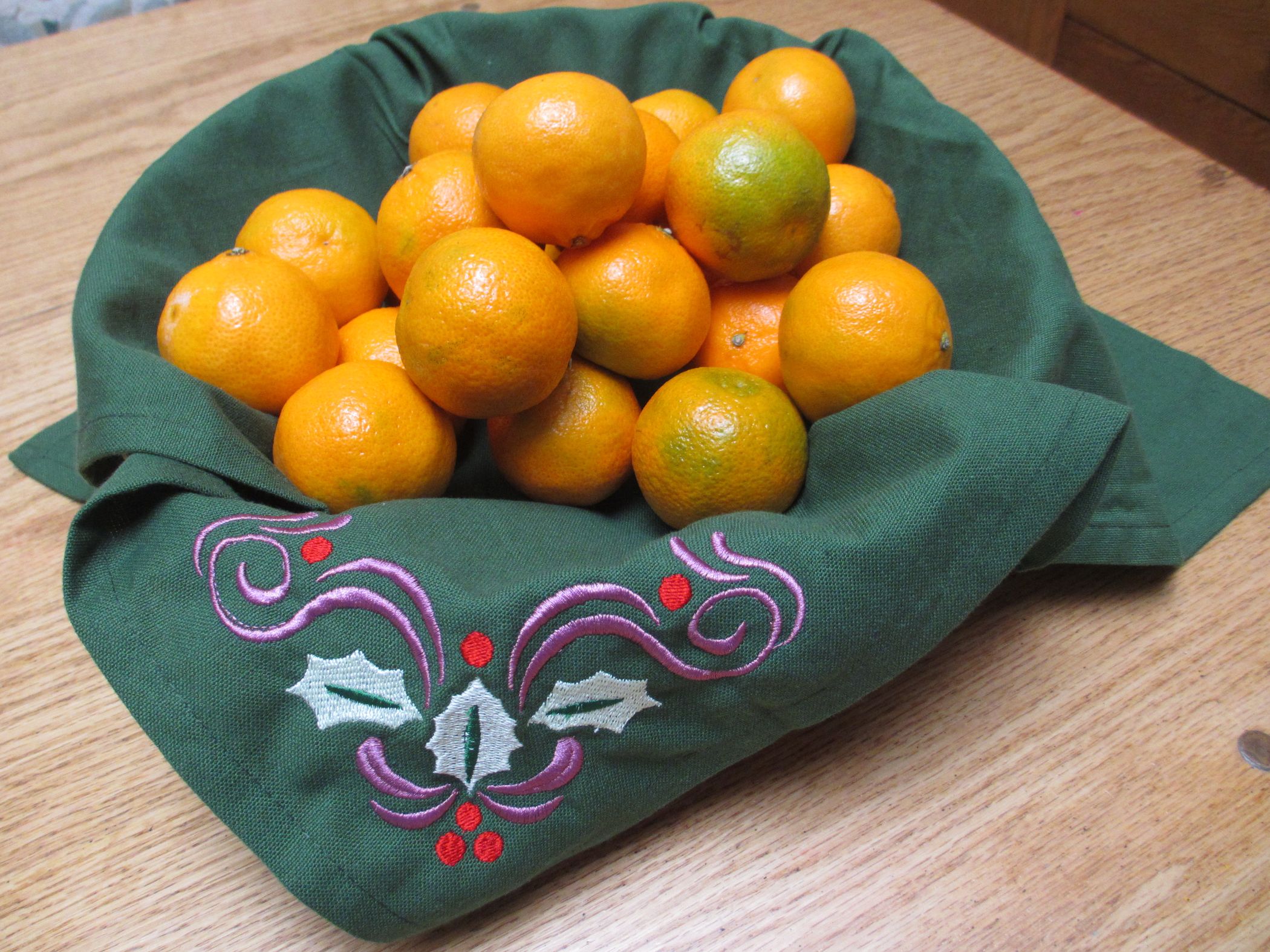 Christmas Basket Liner 4 Steps Instructables