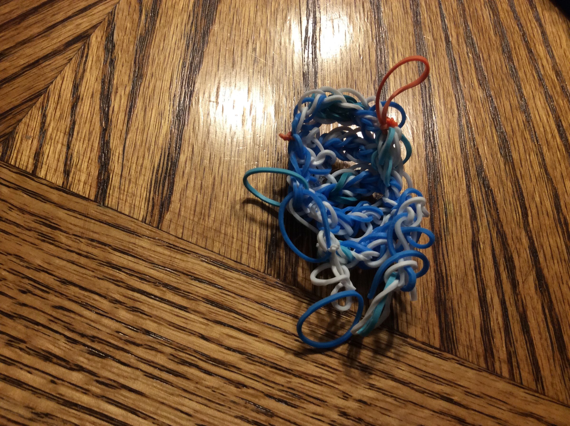 How To Make A Phone Charm On The Loom.