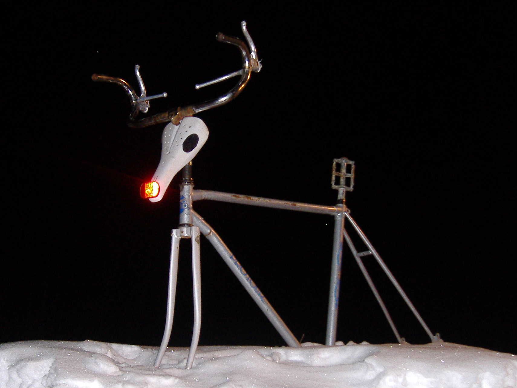 How to Recycle an Old Bicycle Into a Christmas Reindeer