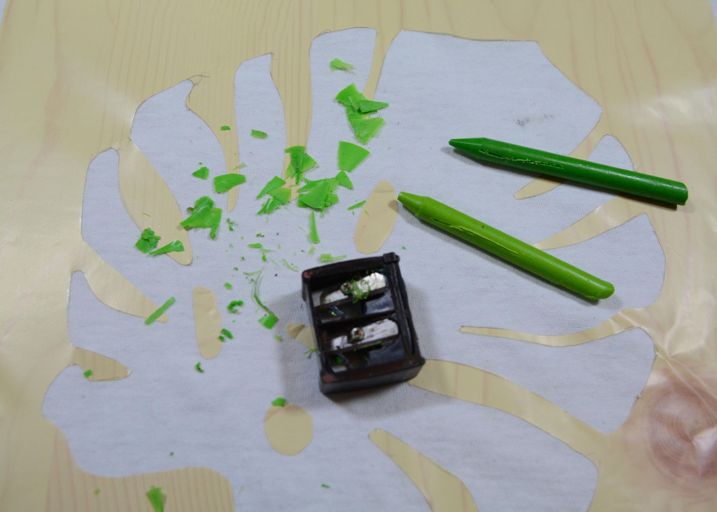 Image Transfer on Fabric With Vinyl and Crayons Two Ways 4 Steps