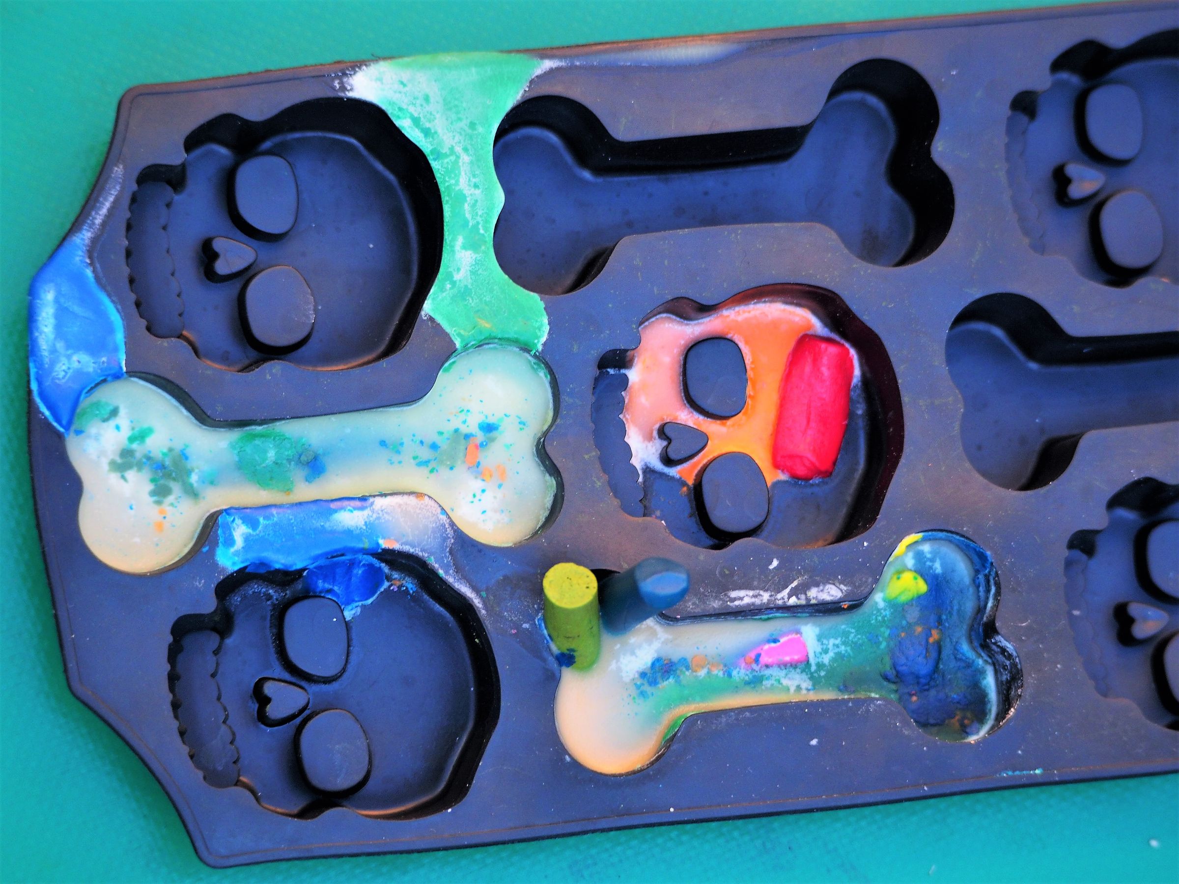 Use the Sun to Melt New Crayons 4 Steps Instructables