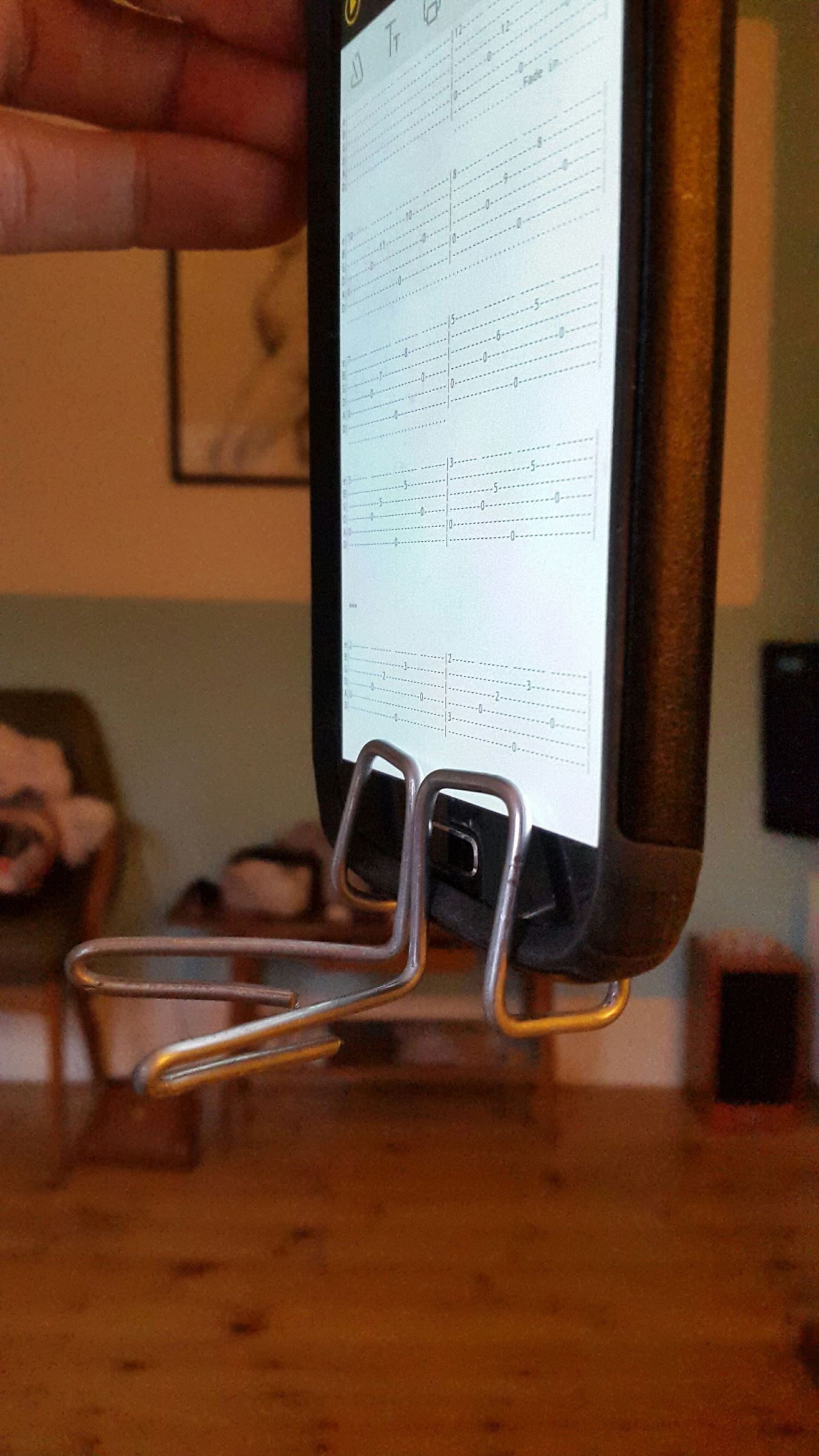 guitar smartphone holder