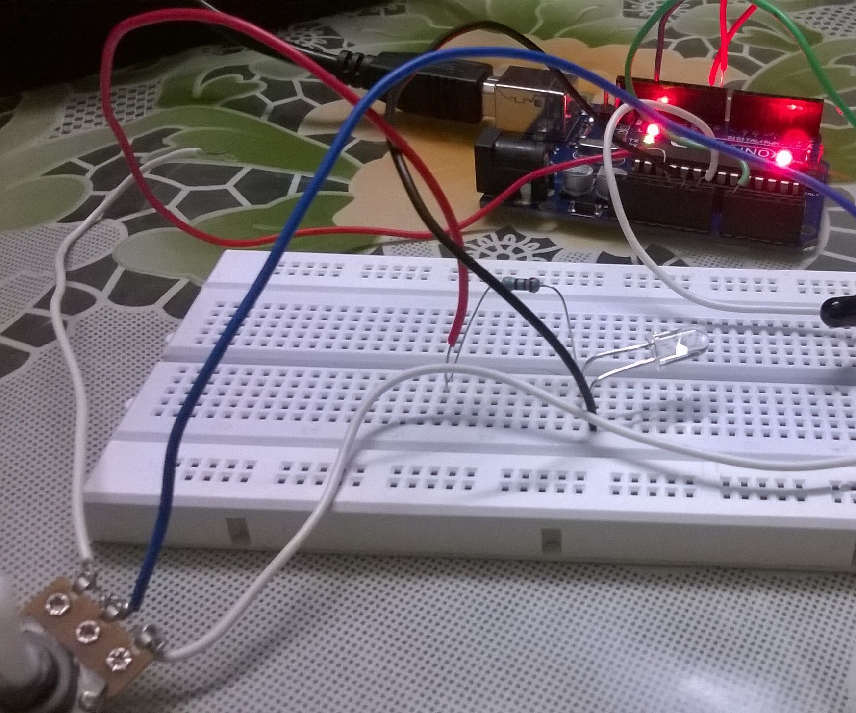 ARDUINO Burglar Alarm Using Infrared Emitter-Detector Pair