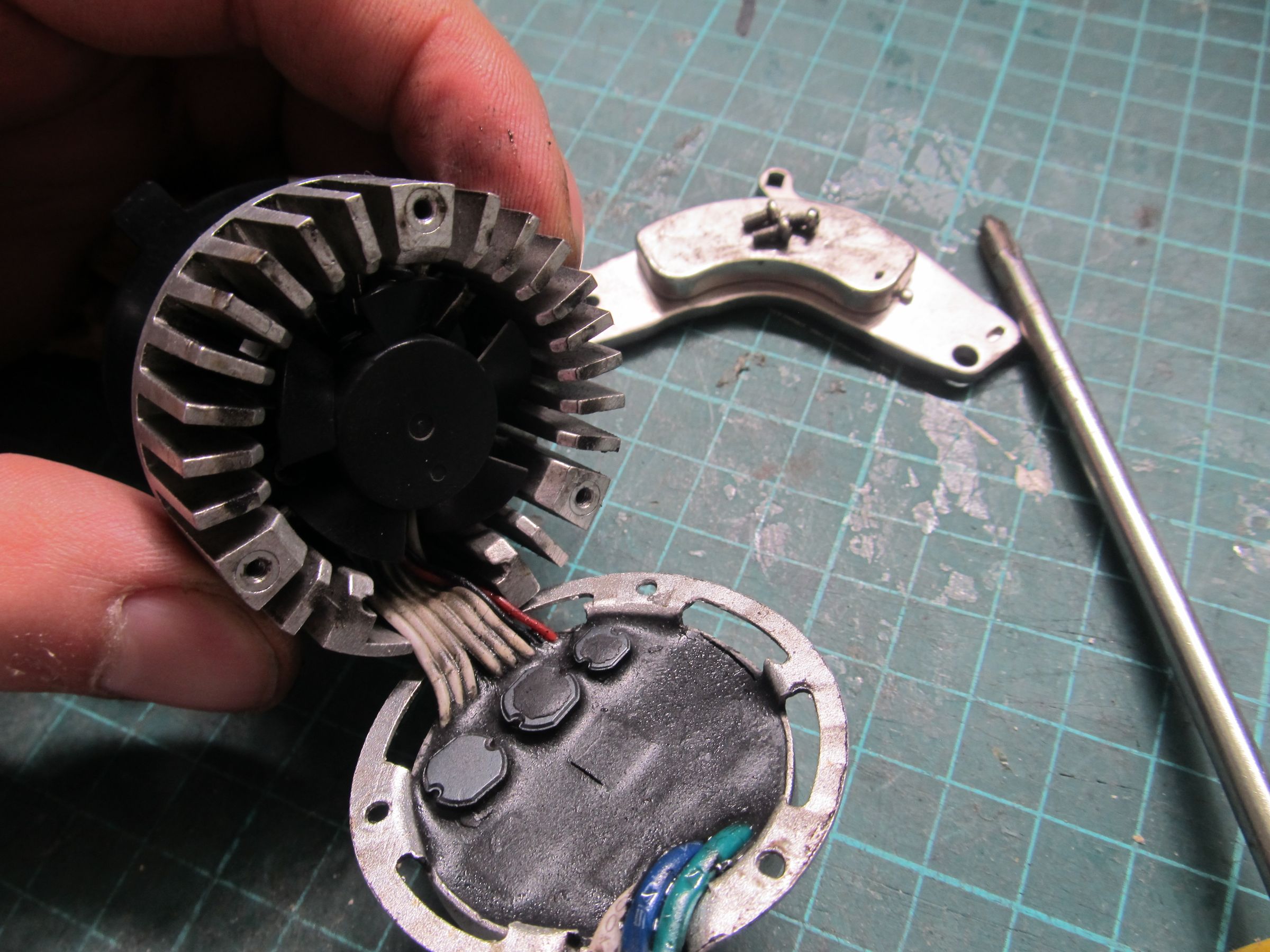 Reviving a Squeaky or Jammed Fan 12 Steps (with Pictures) Instructables