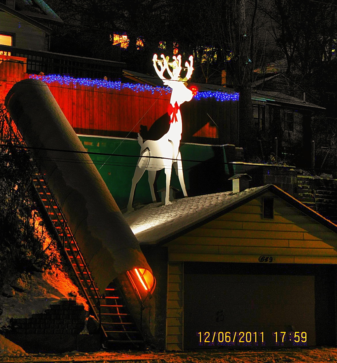 GINORMAS Holiday reindeer aka Rudolph