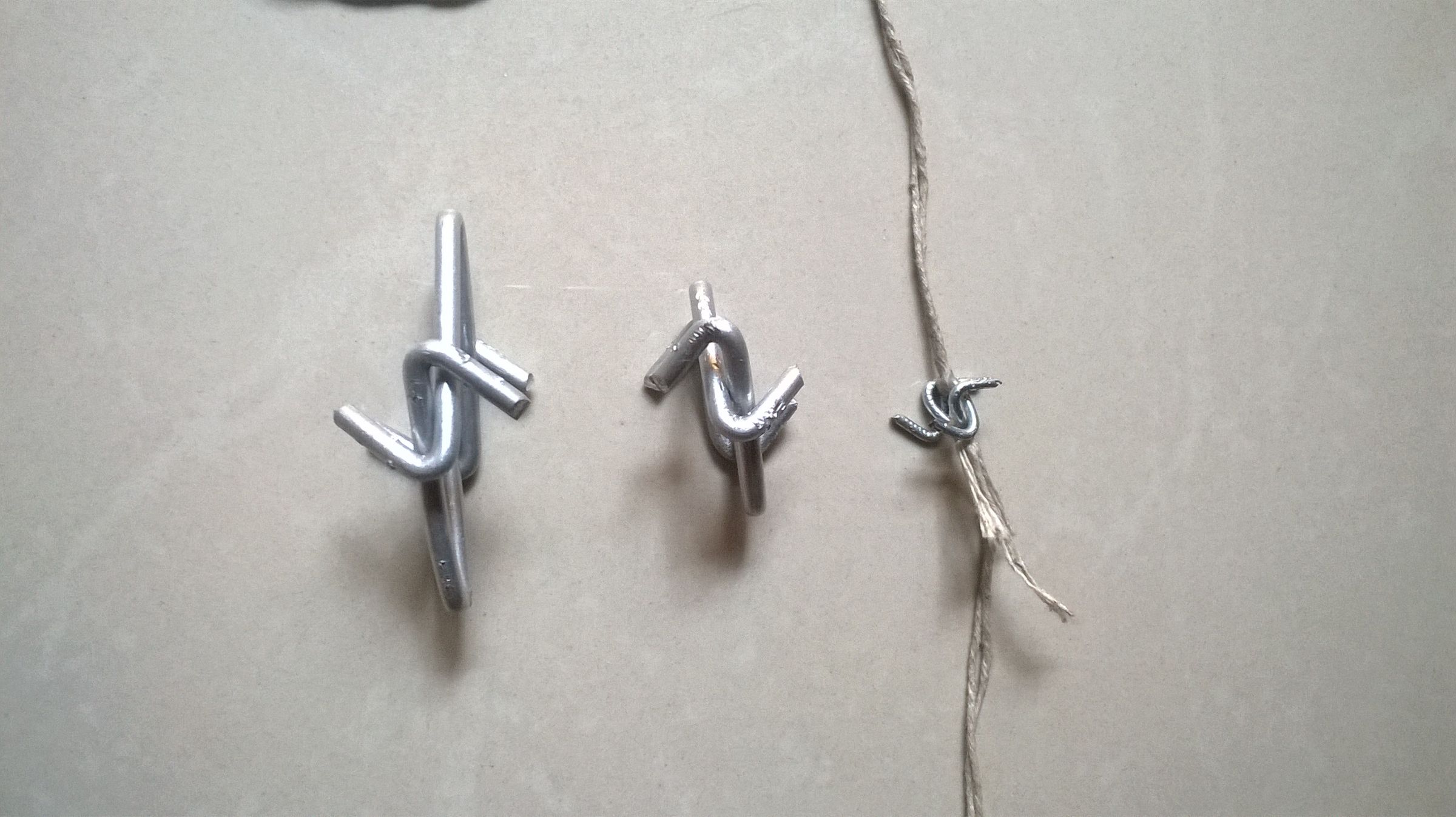 Easy connectable hooks.