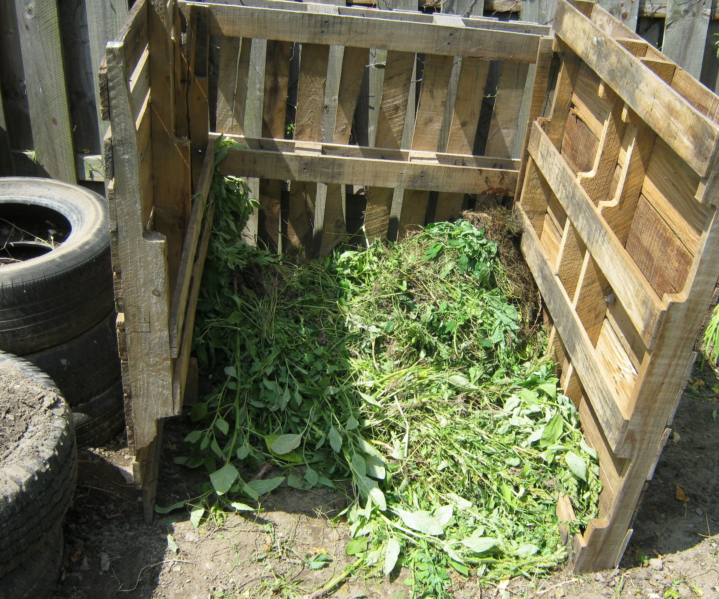  Simple Pallet Compost Bin