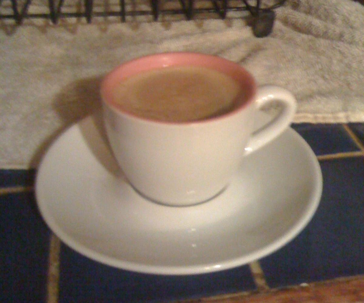 Instructions on How to Make Cuban Coffee With a Moka Pot (Espresso