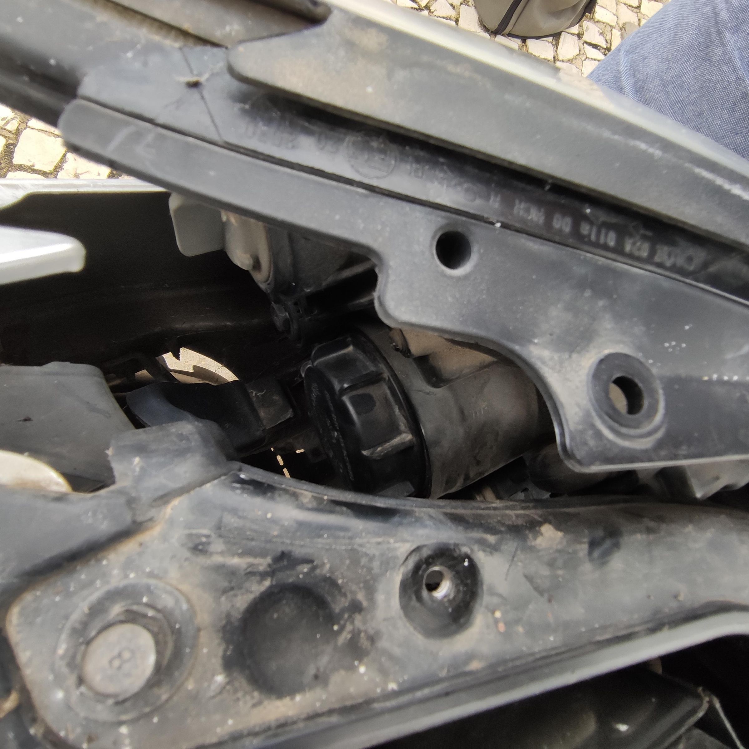Low Beam Bulb Replace - Hyundai I30 2007-2011 : 6 Steps - Instructables