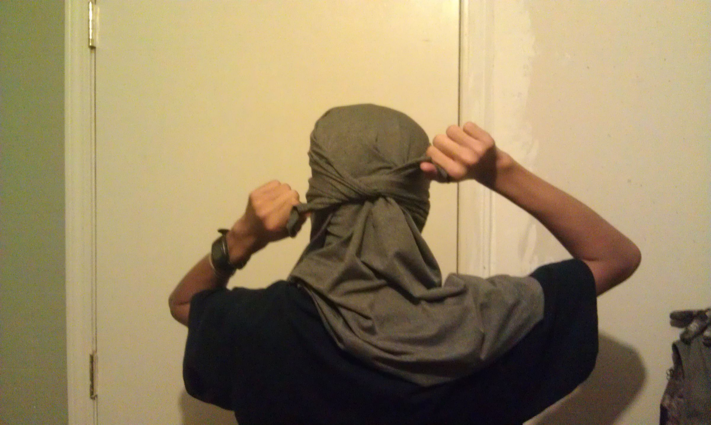 tie t shirt around head