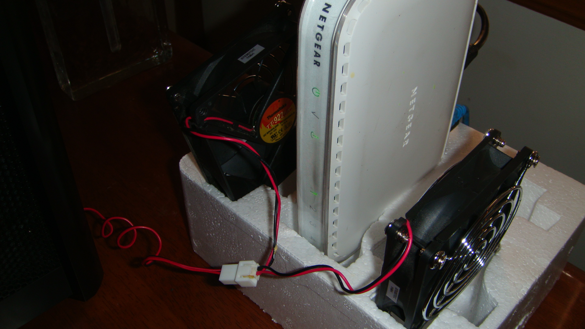Netgear Dgnd3300 Modem/router Cooling Fans Mod (does Not Void Manufacturer Warranty) 3 Steps