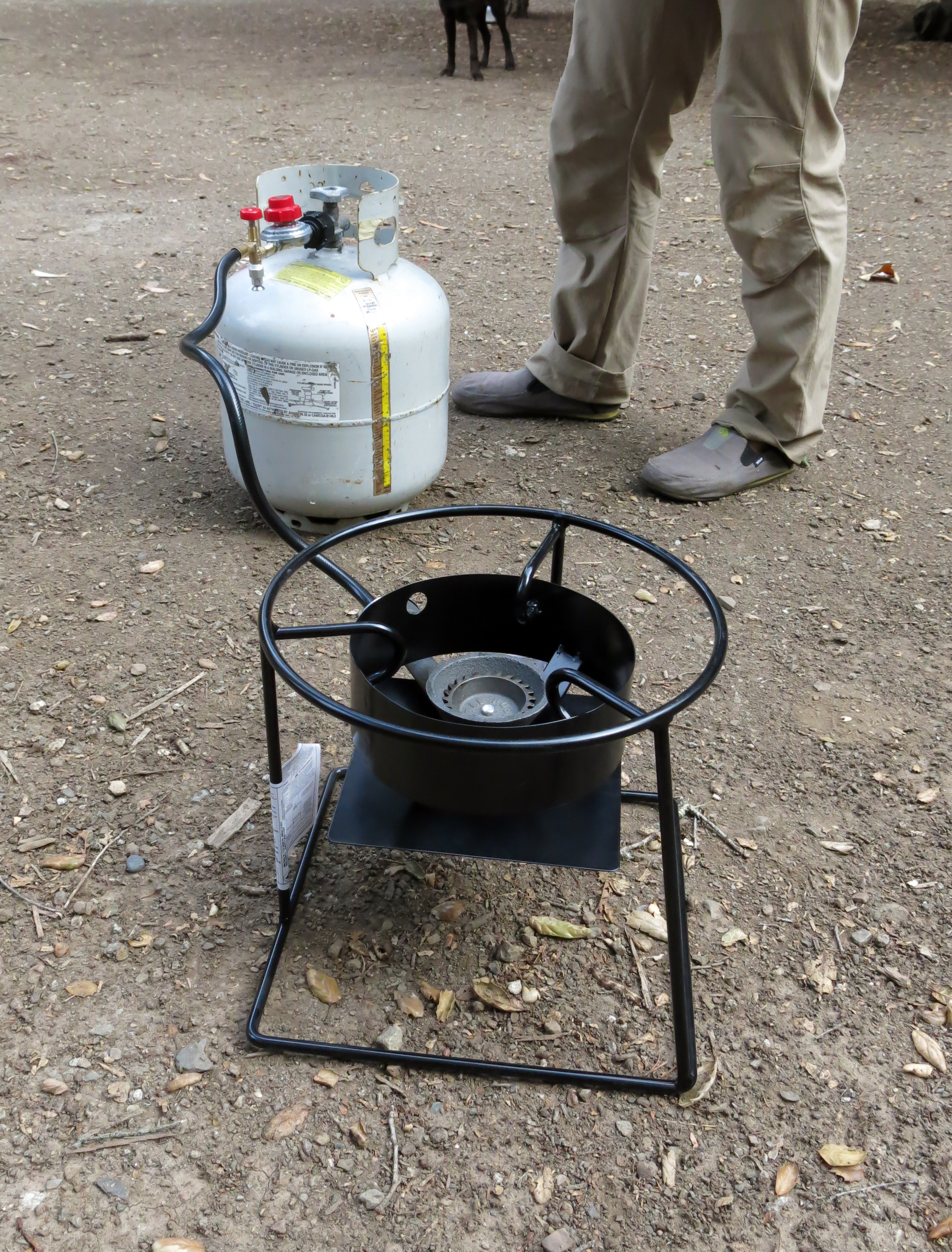 do you cover the pot when deep frying a turkey