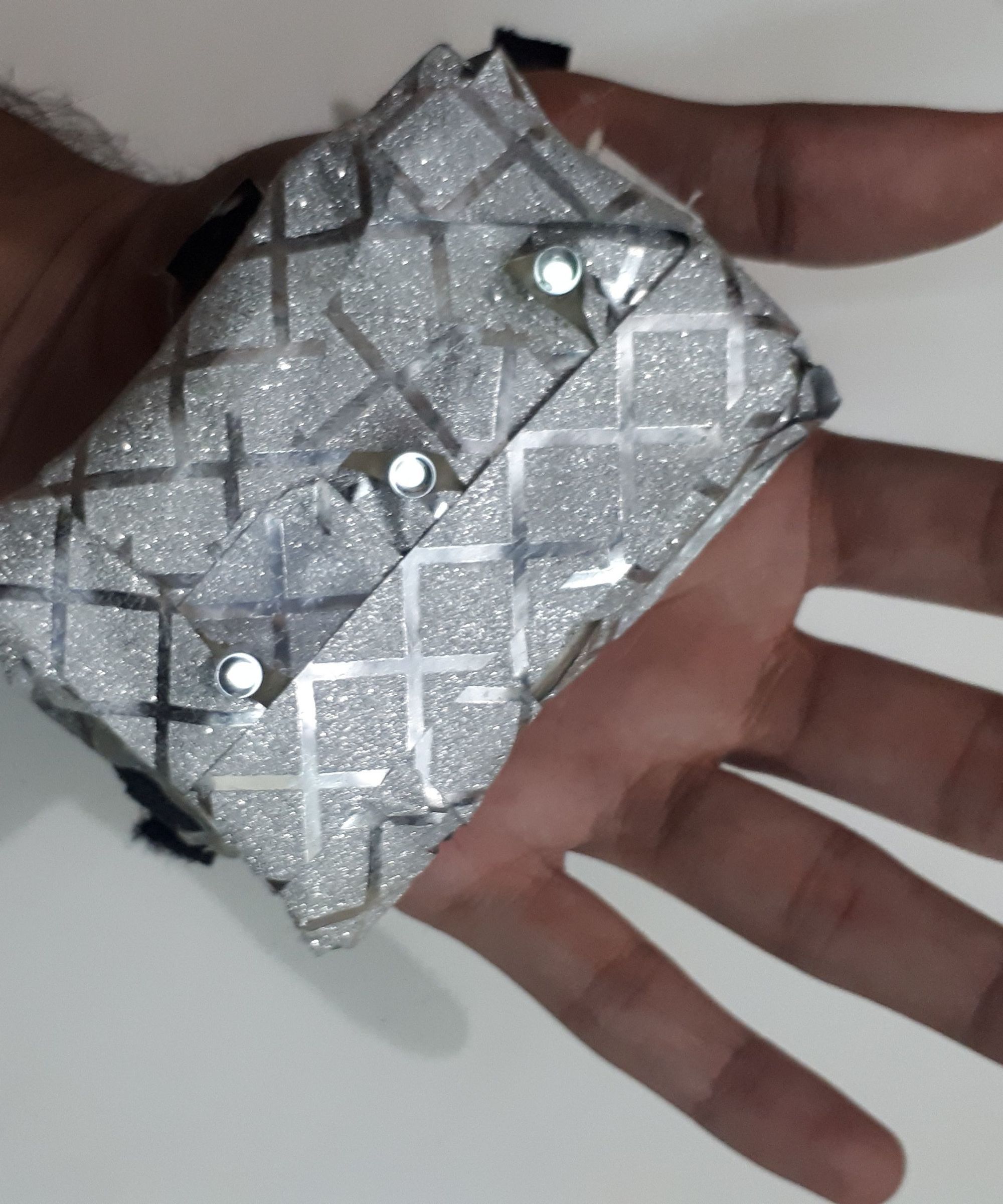 Wear to Glow:A Palm Heat Powered Flashlight