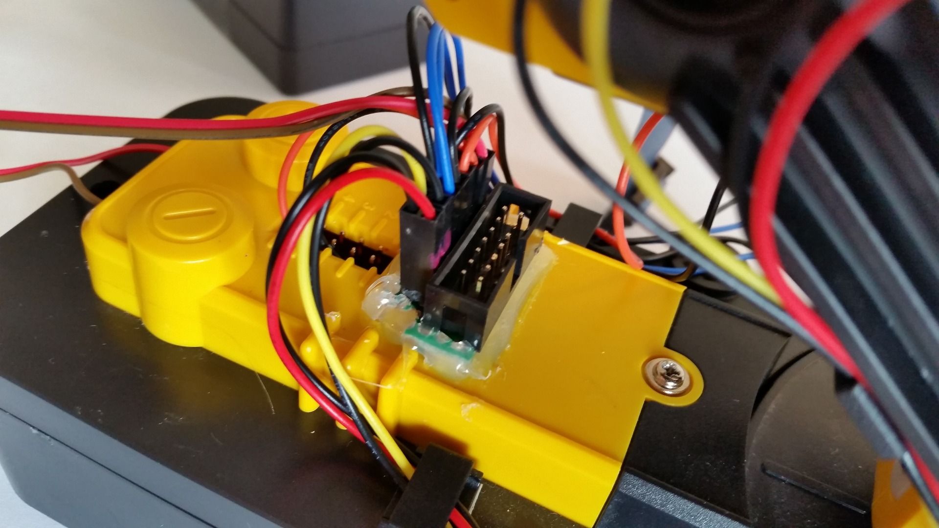 Wave Your Hand to Control OWI Robotic Arm... No Strings Attached 10