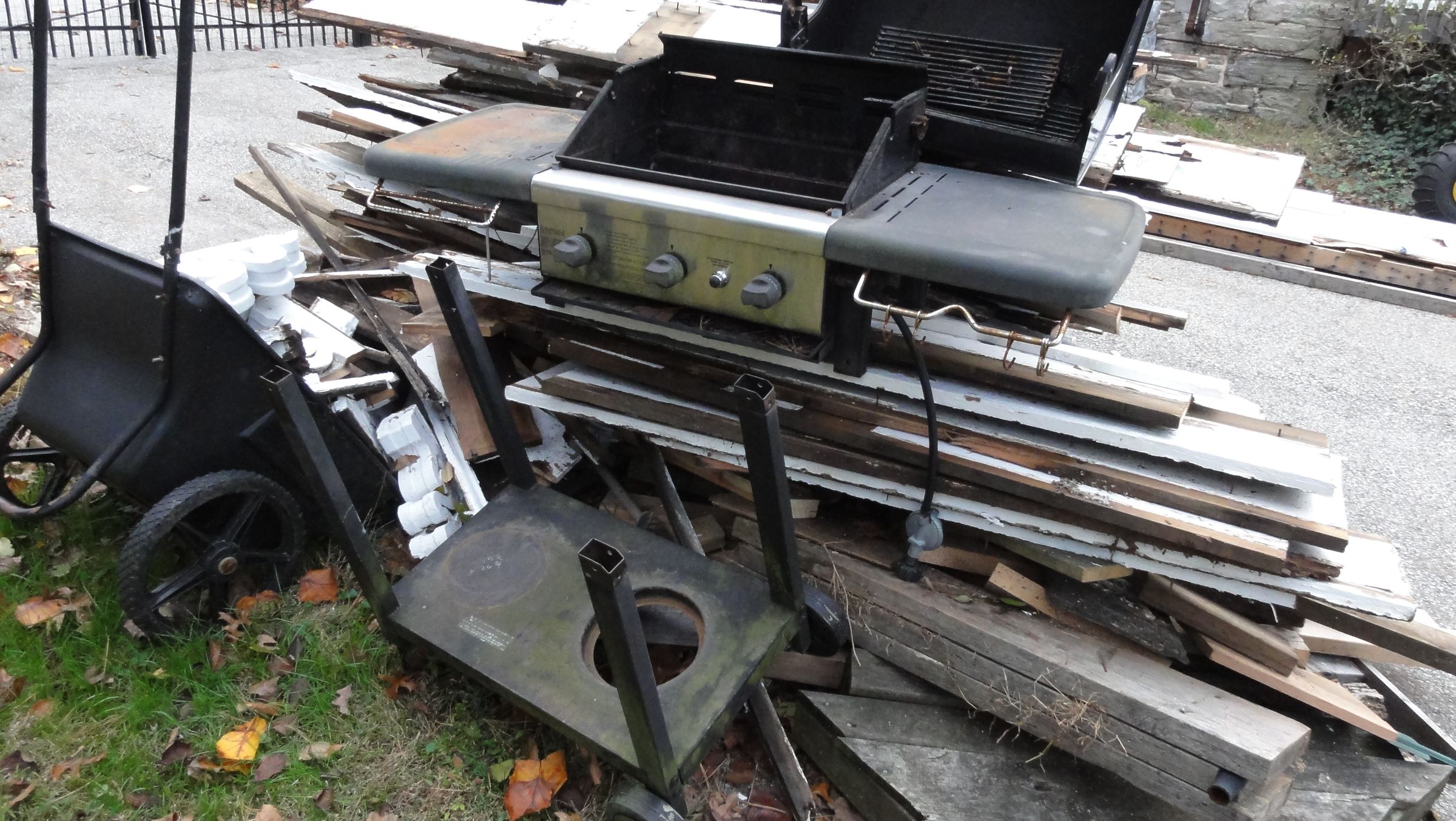 Welding (MIG) Cart From Old Gas Grill and Scraps 4 Steps (with