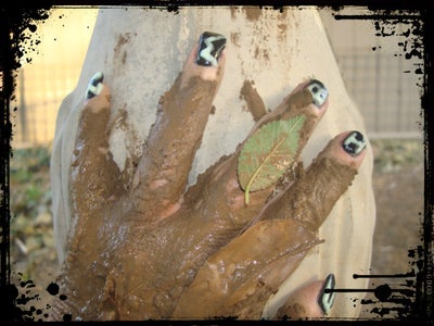 DIY Zombie Scented Glow in the Dark Fingernails