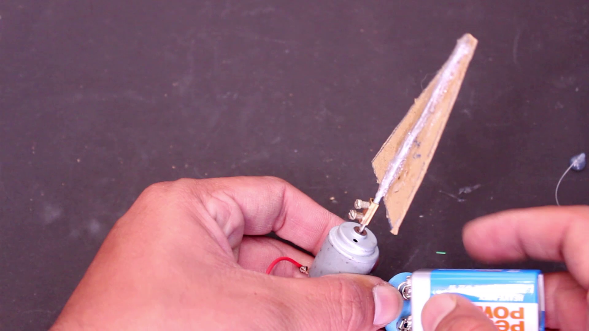 Make Rotating Christmas Tree Light Using LED's and Toy Motor 7 Steps