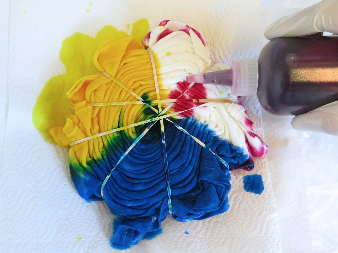 How to Tie Dye an Old White Shirt 14 Steps (with Pictures) Instructables