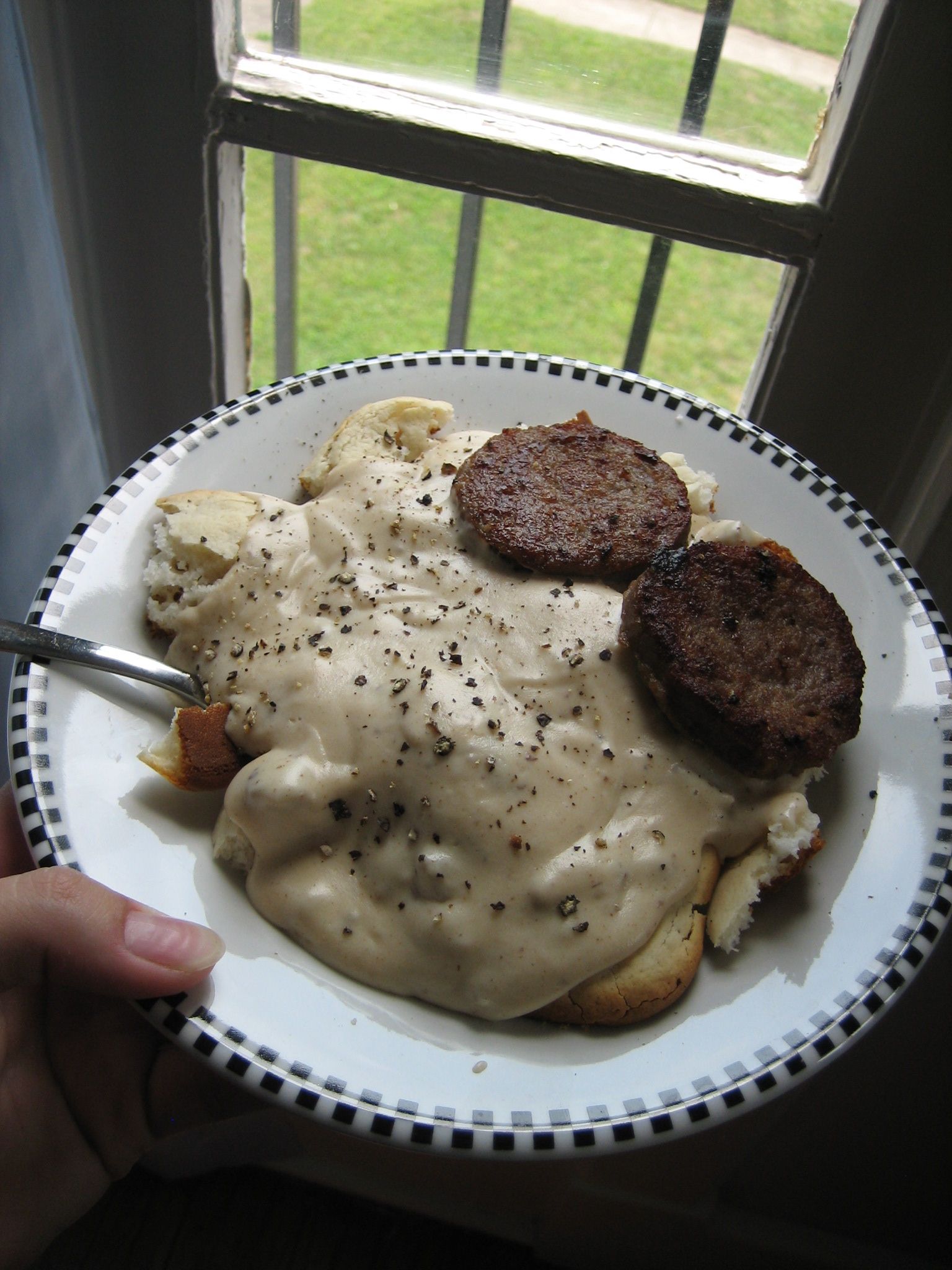 Easy Southern Style Biscuits and Gravy!