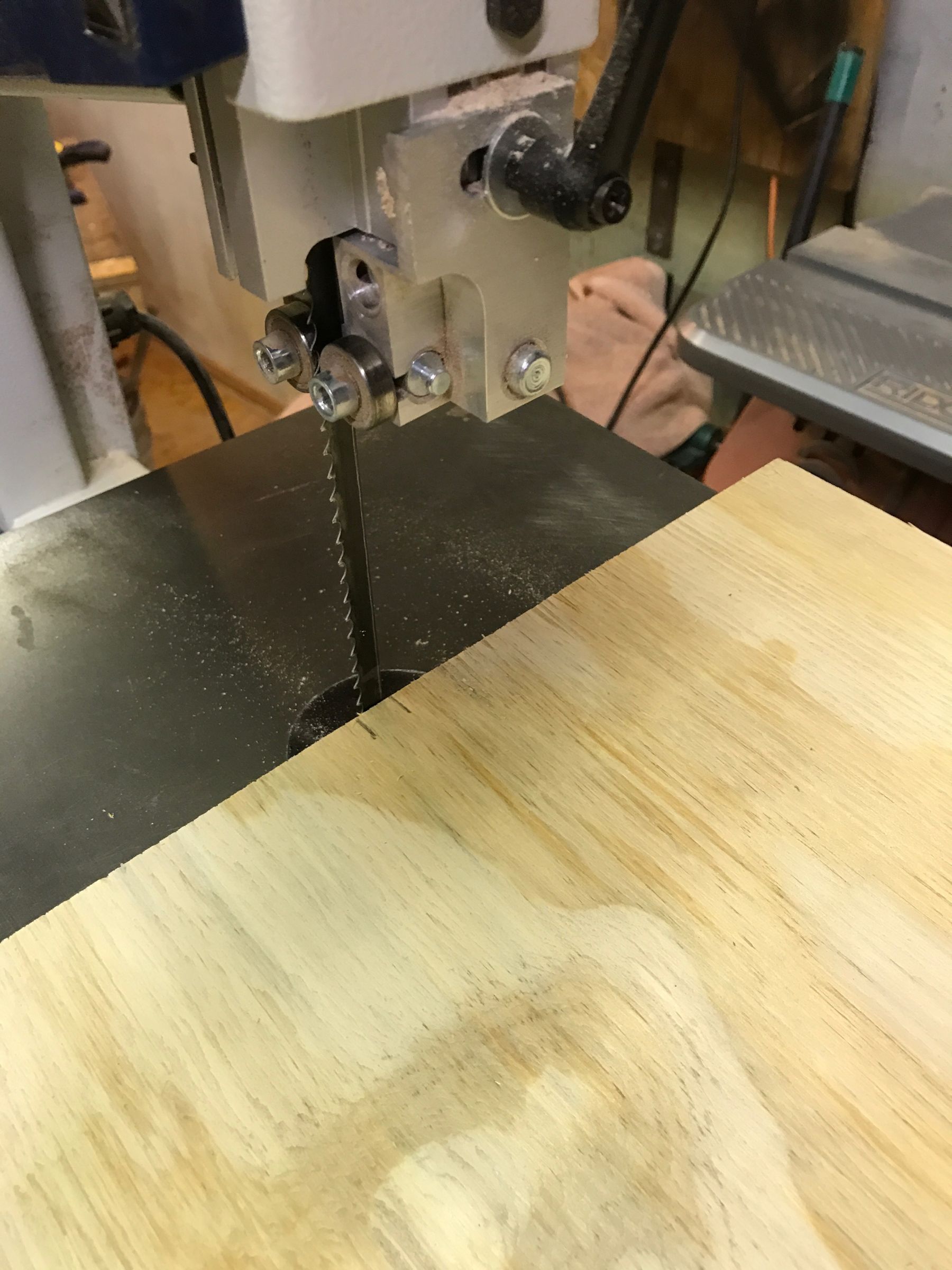 The Easiest and Cheapest Band Saw Circle Jig! 7 Steps (with Pictures