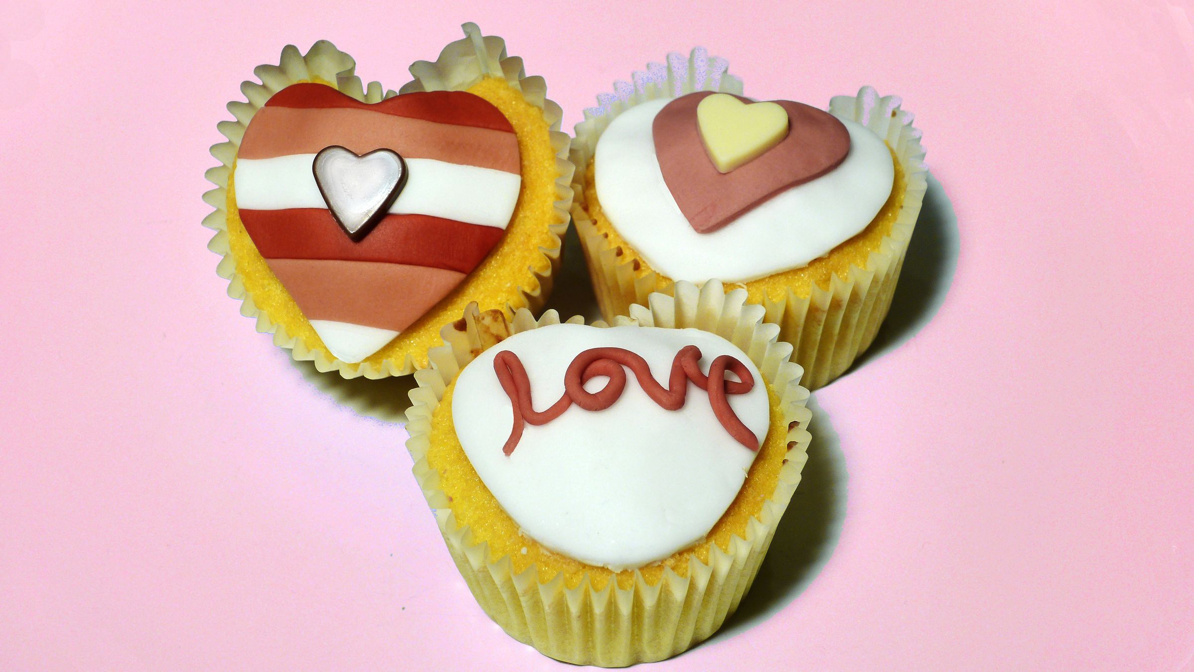How to Make Heart Shaped Cupcakes - Valentines Day Surprise