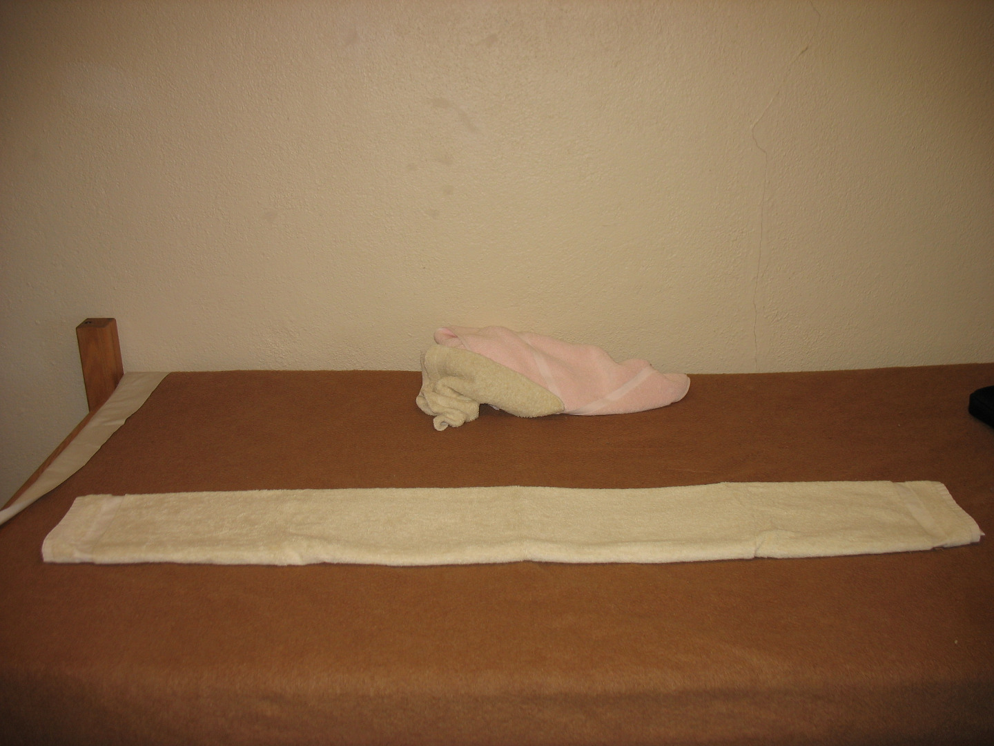 Folding Towels in Quarters and Thirds 9 Steps Instructables