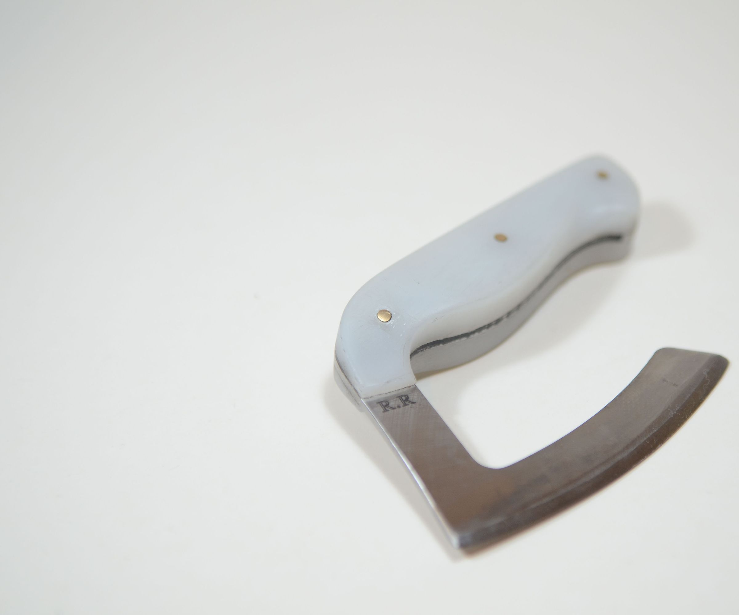 One Handed Cutting Knife