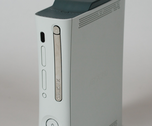 Easy Way to Fix a Xbox 360 Stuck Disc Tray.