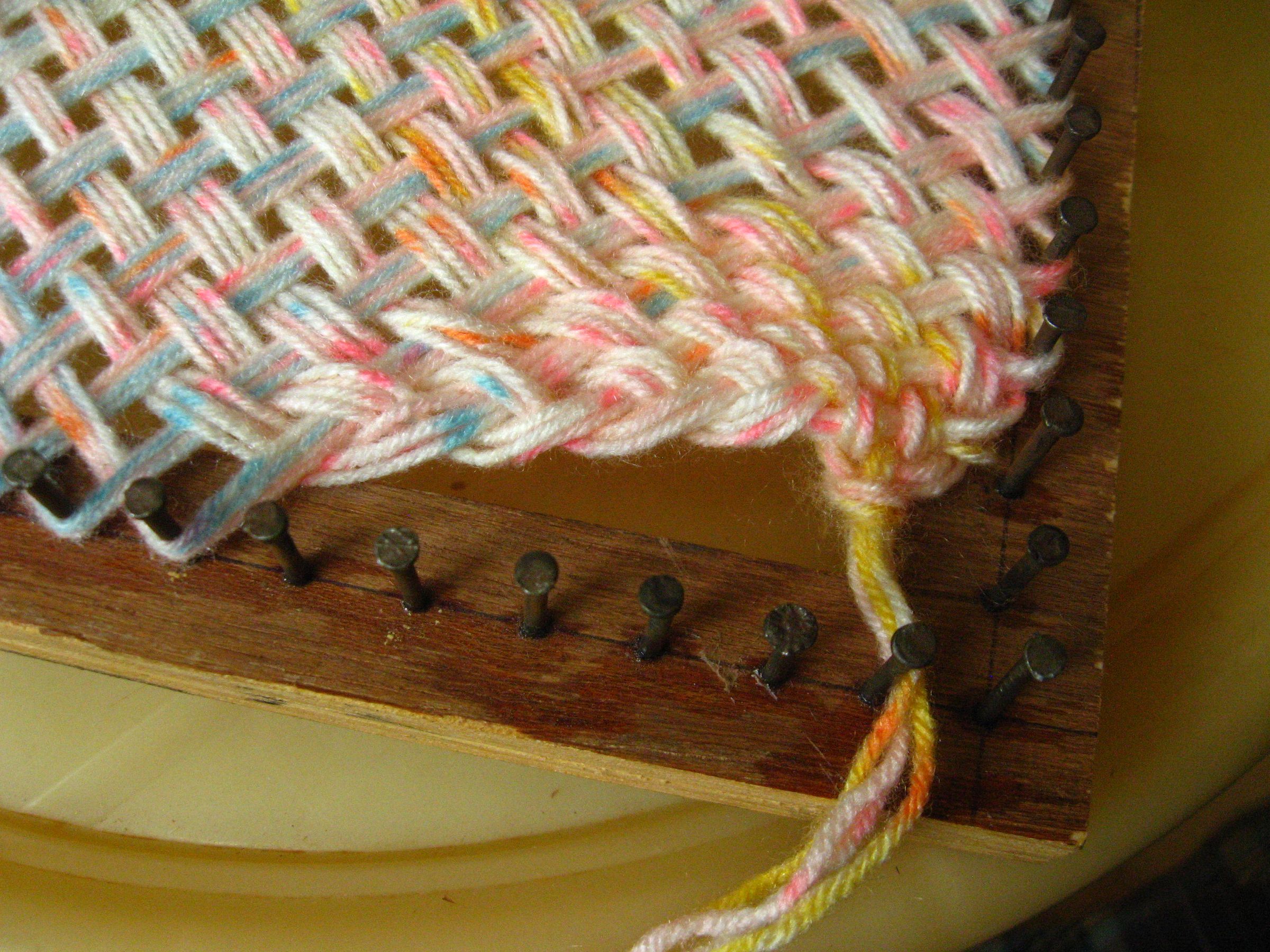 Weaving a Table Mat With Homemade Square Loom 10 Steps (with