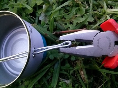 Squash the Metal Wire the Form One Leg