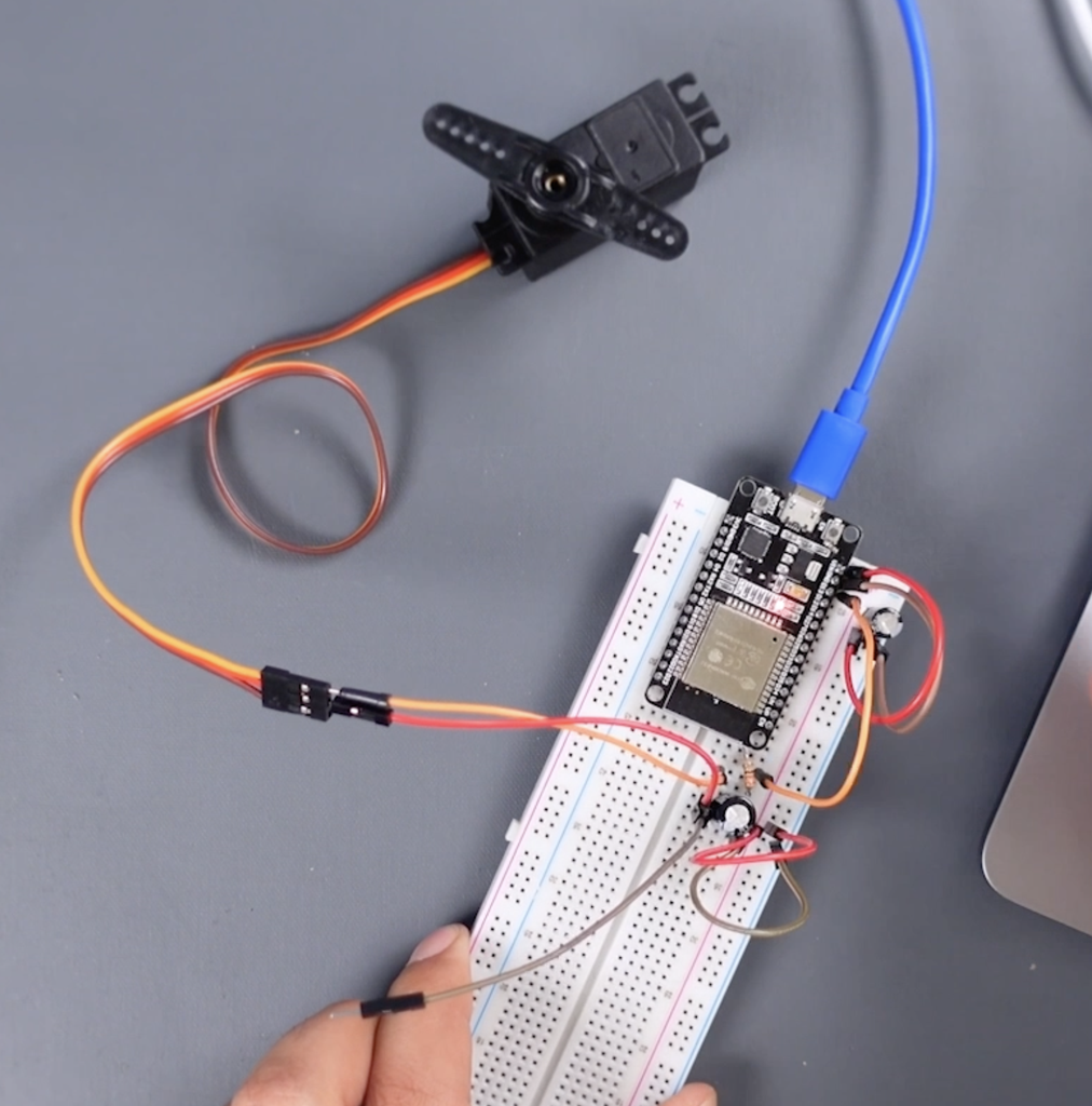 One and Multiple Servo Motor Control With ESP32 Development Board : 8 ...