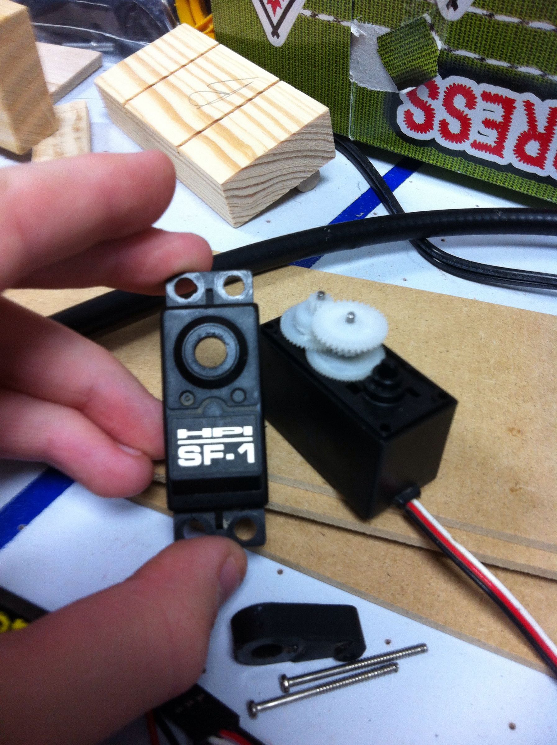 Continuos Rotation Servo (The Easy Way!)