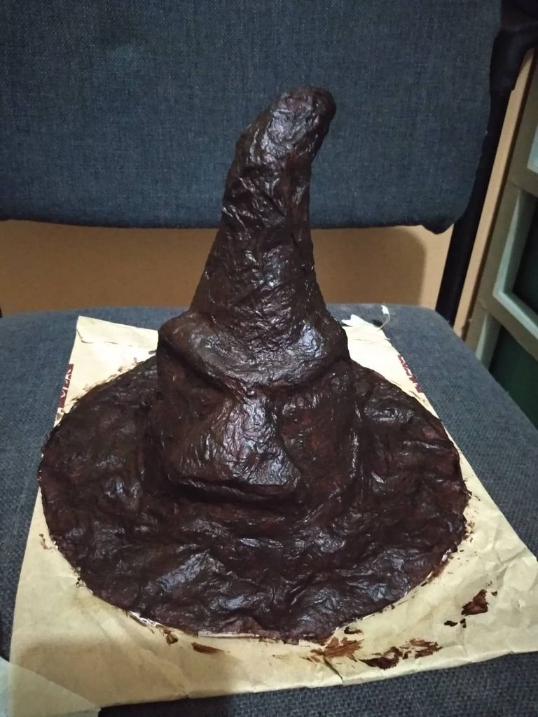 DIY Sorting Hat From Harry Potter 6 Steps
