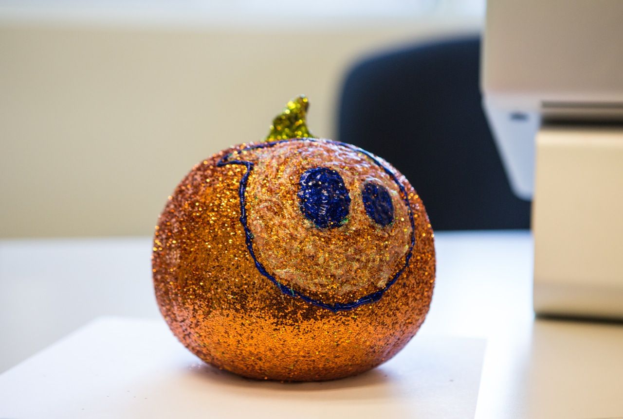 DIY Glitter Sphero Pumpkin Design