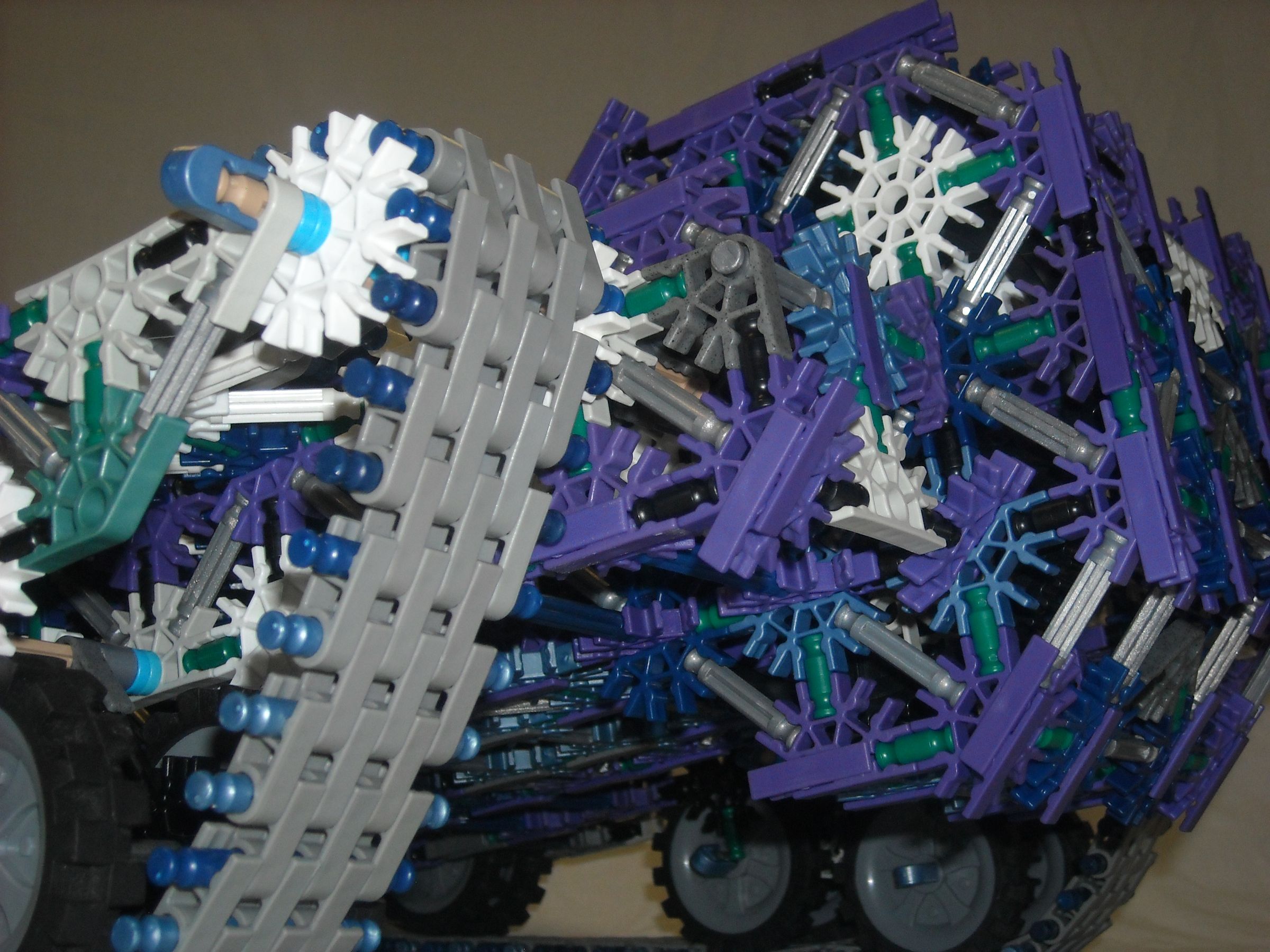 Knex Tank