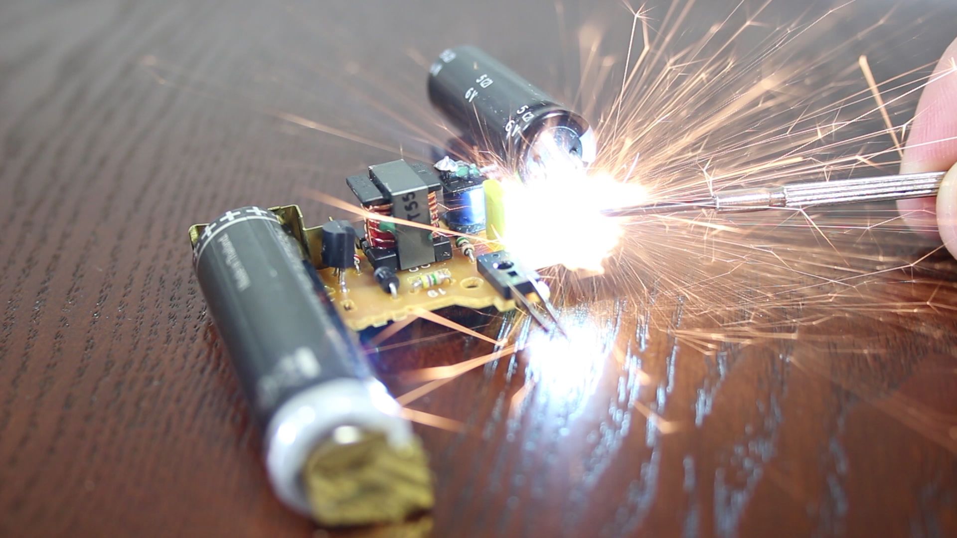 330 Volt "Shocking" Electric Deck of Cards! (Electric Shock Kissing