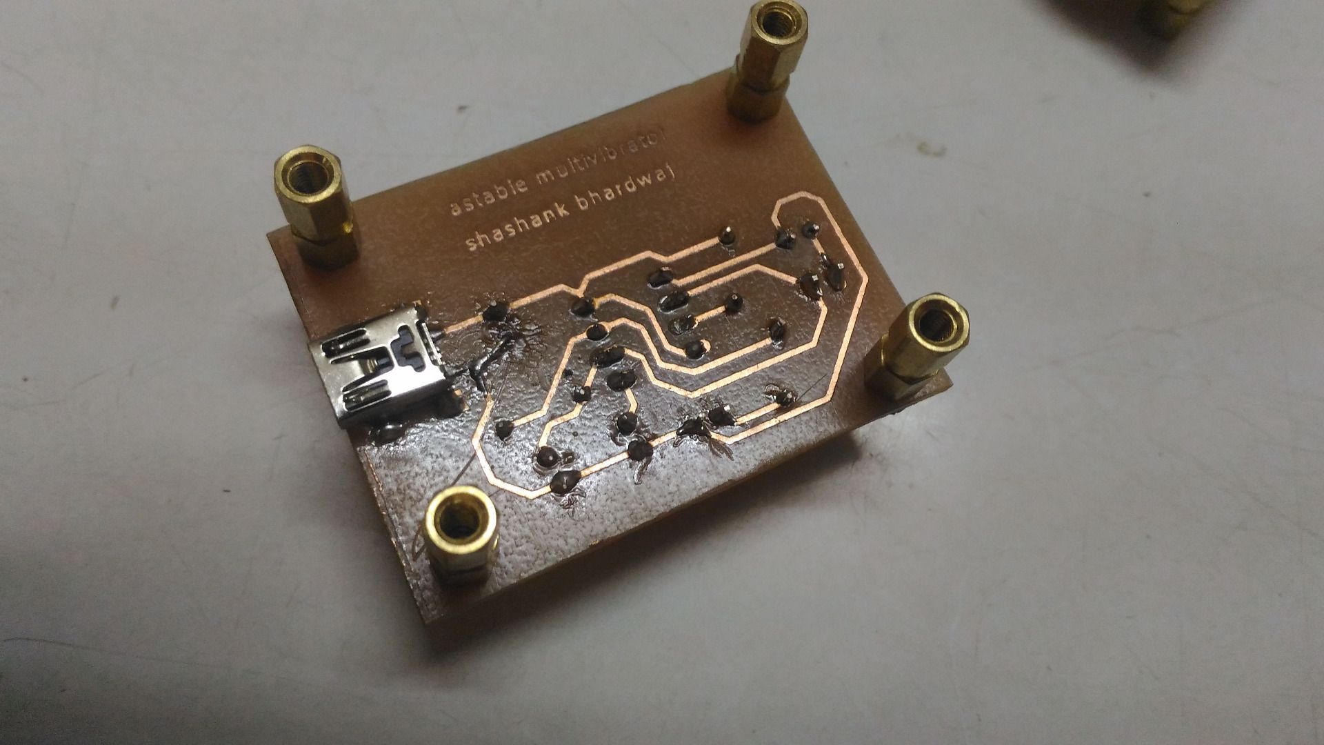 Astable Multivibrator Using 555 Timer : 3 Steps - Instructables