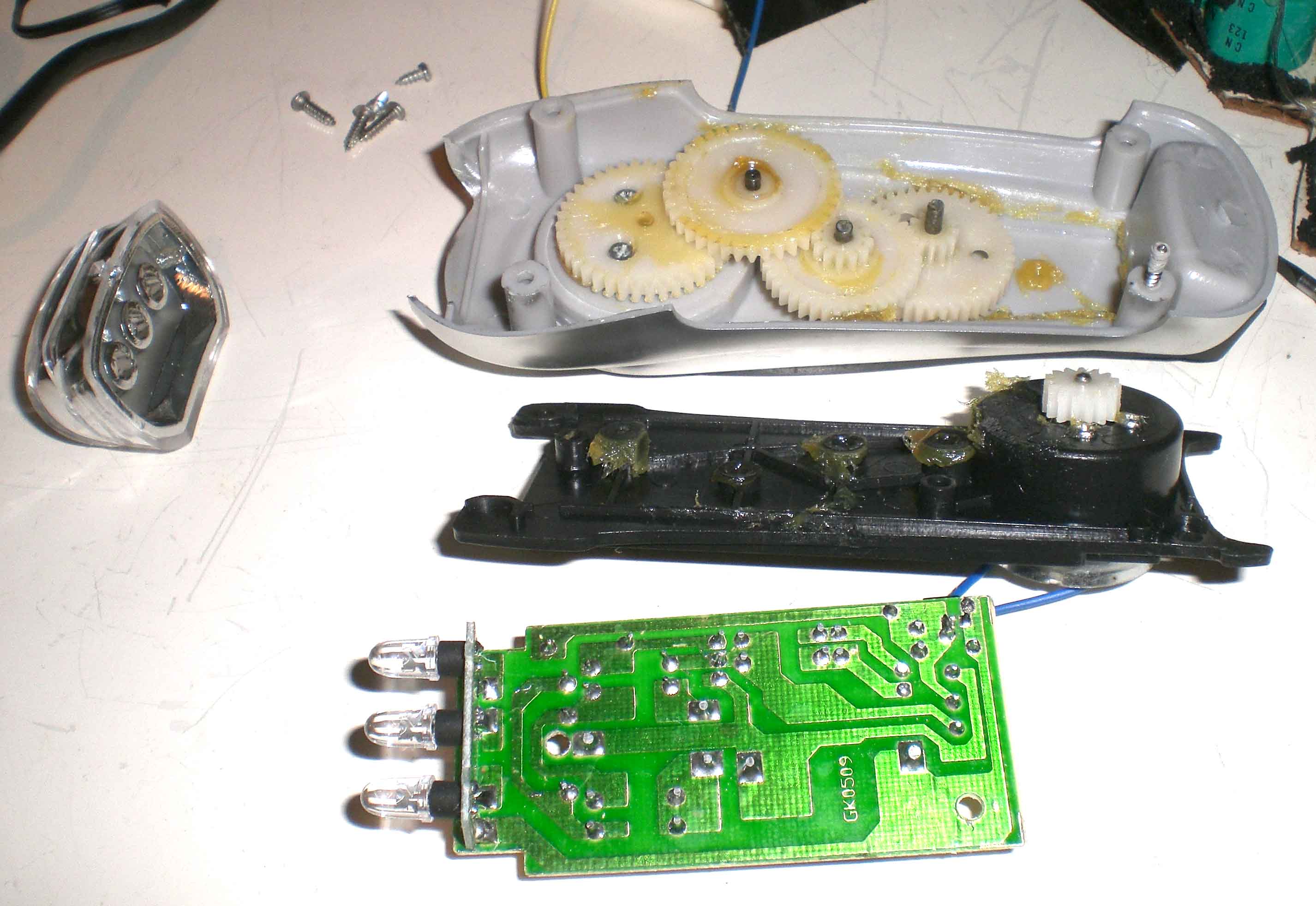 Hand Cranked Flashlight Mod plus Joule Thief